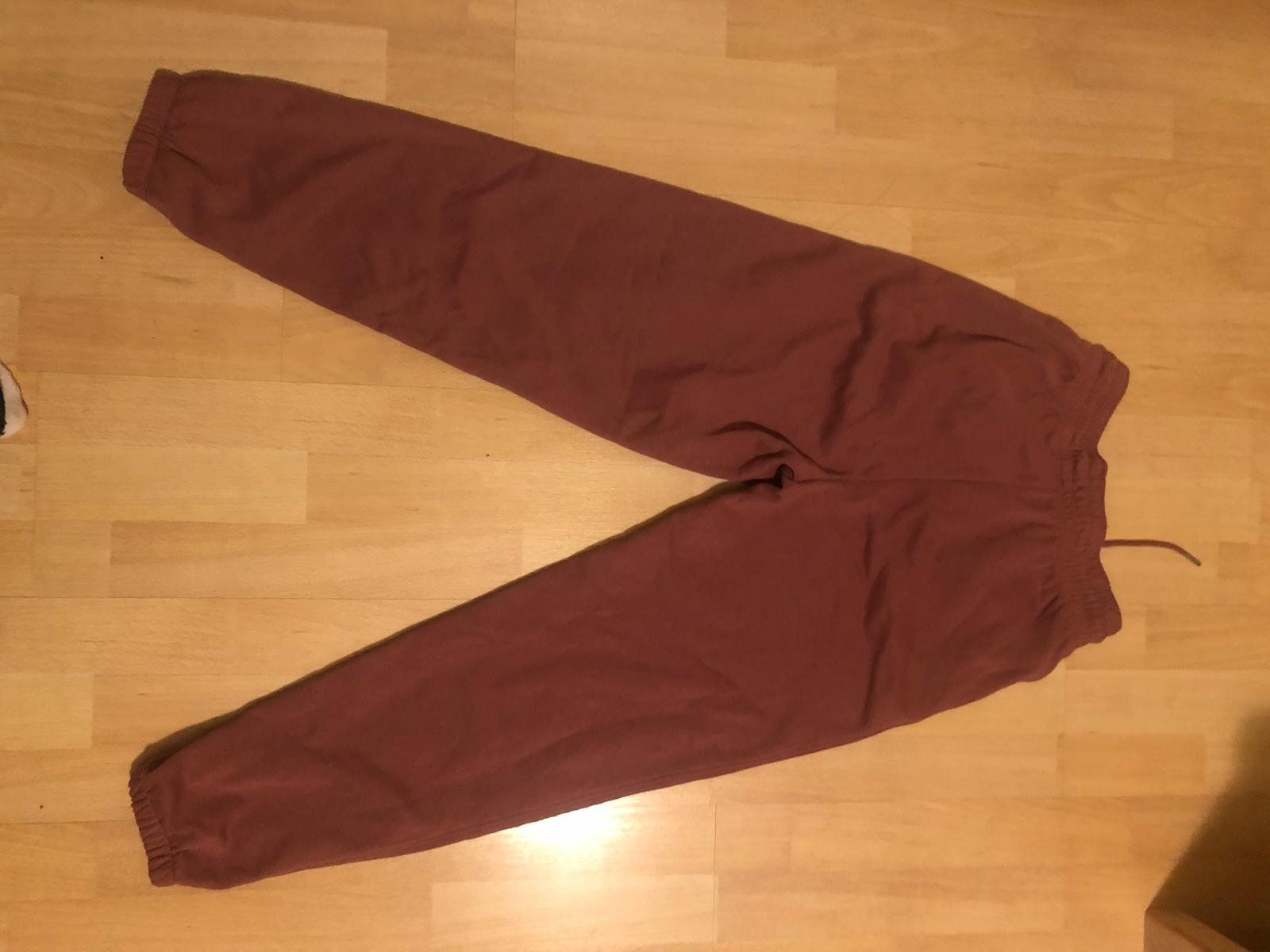 H&M Hosen: H&M Trainerhose S – Gebraucht aus Safenwil von ang_x8dm 2