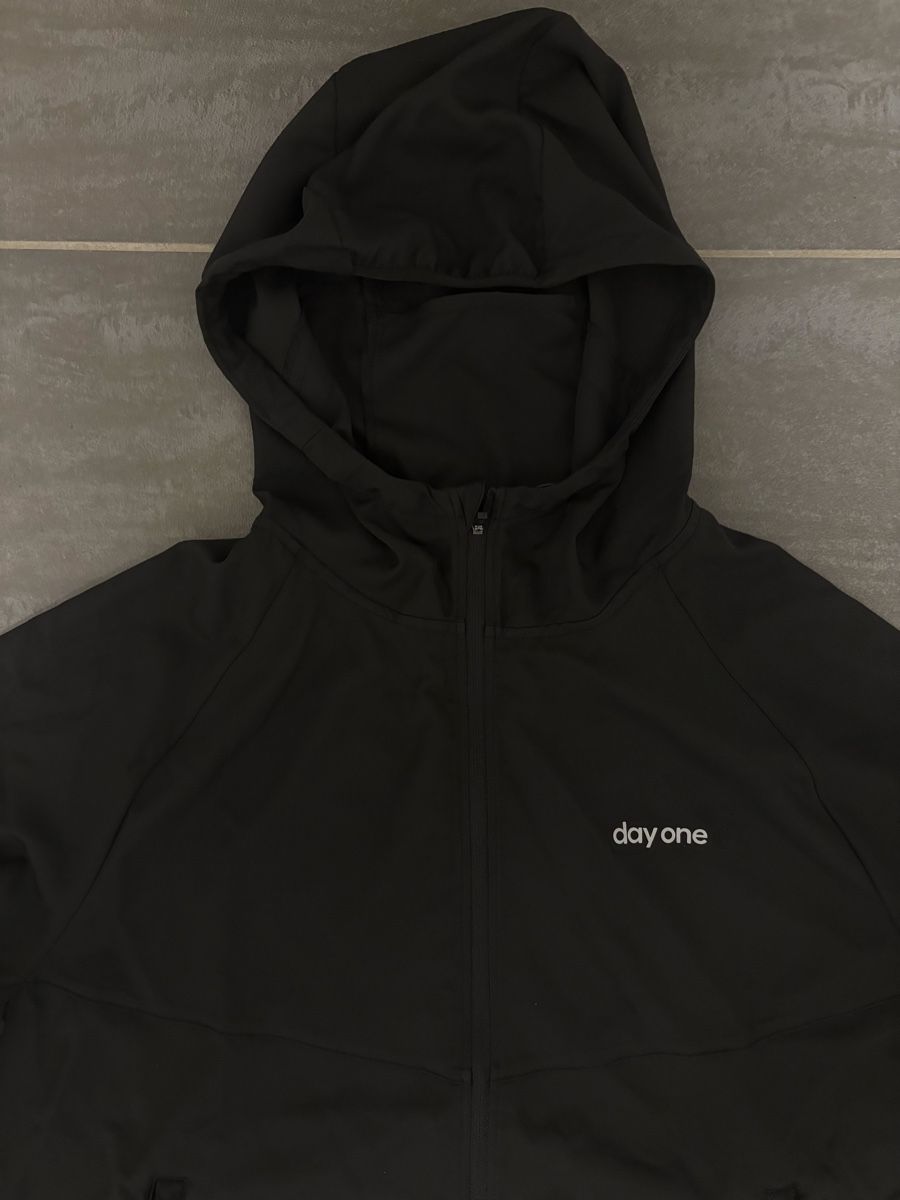 Completi, tute sportive e funzionali: Day one Performance Tracksuit L  – Nuovo (secondo la descrizione) da Rümlang venduto da svent 6
