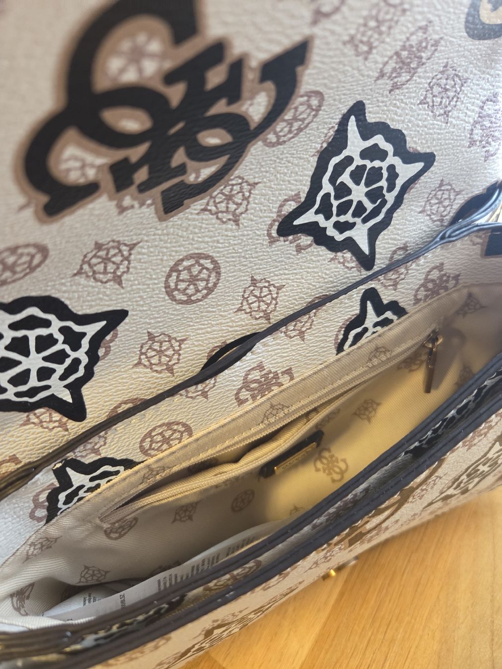 Guess Taschen für Damen: Guess Umhängetasche – Gebraucht aus Rothrist von lalla_89 2