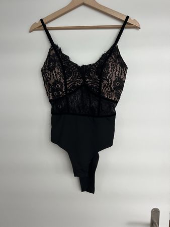 Body dentelle