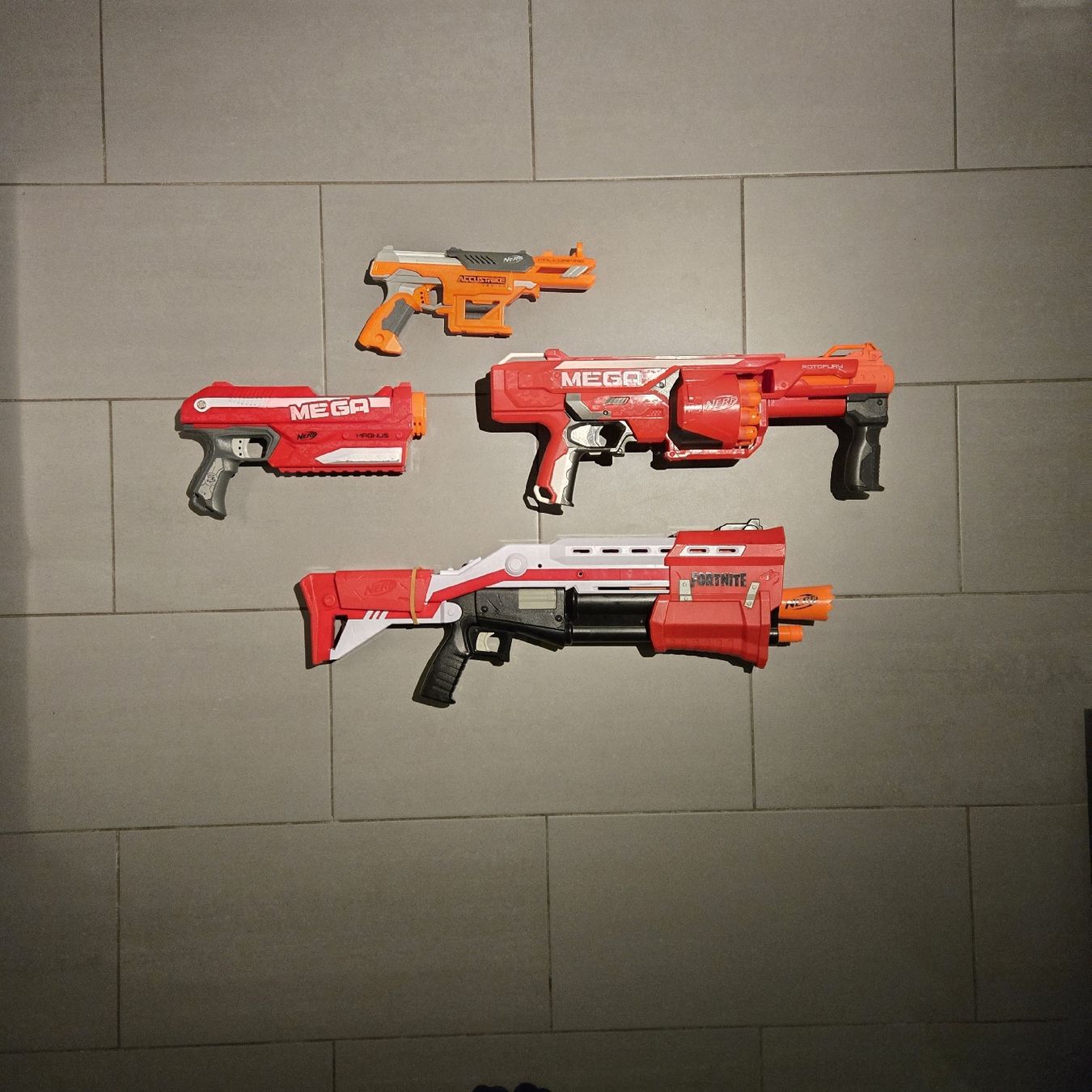 Nerf Spielzeuge: Nerf Blaster Set 4 Modelle mit Darts gebrauchter Zustand – Gebraucht aus GÜMLIGEN von DJ-Jana