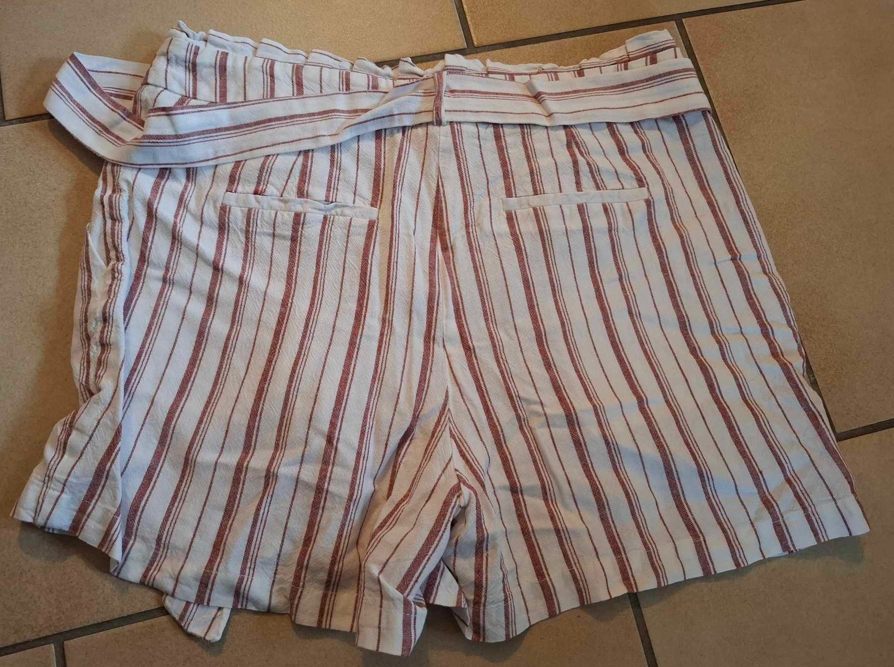 Nafnaf Pantaloni: Short rayé Nafnaf (en lin) – Nuovo (secondo la descrizione) da Arnex-sur-Orbe venduto da kprt 1