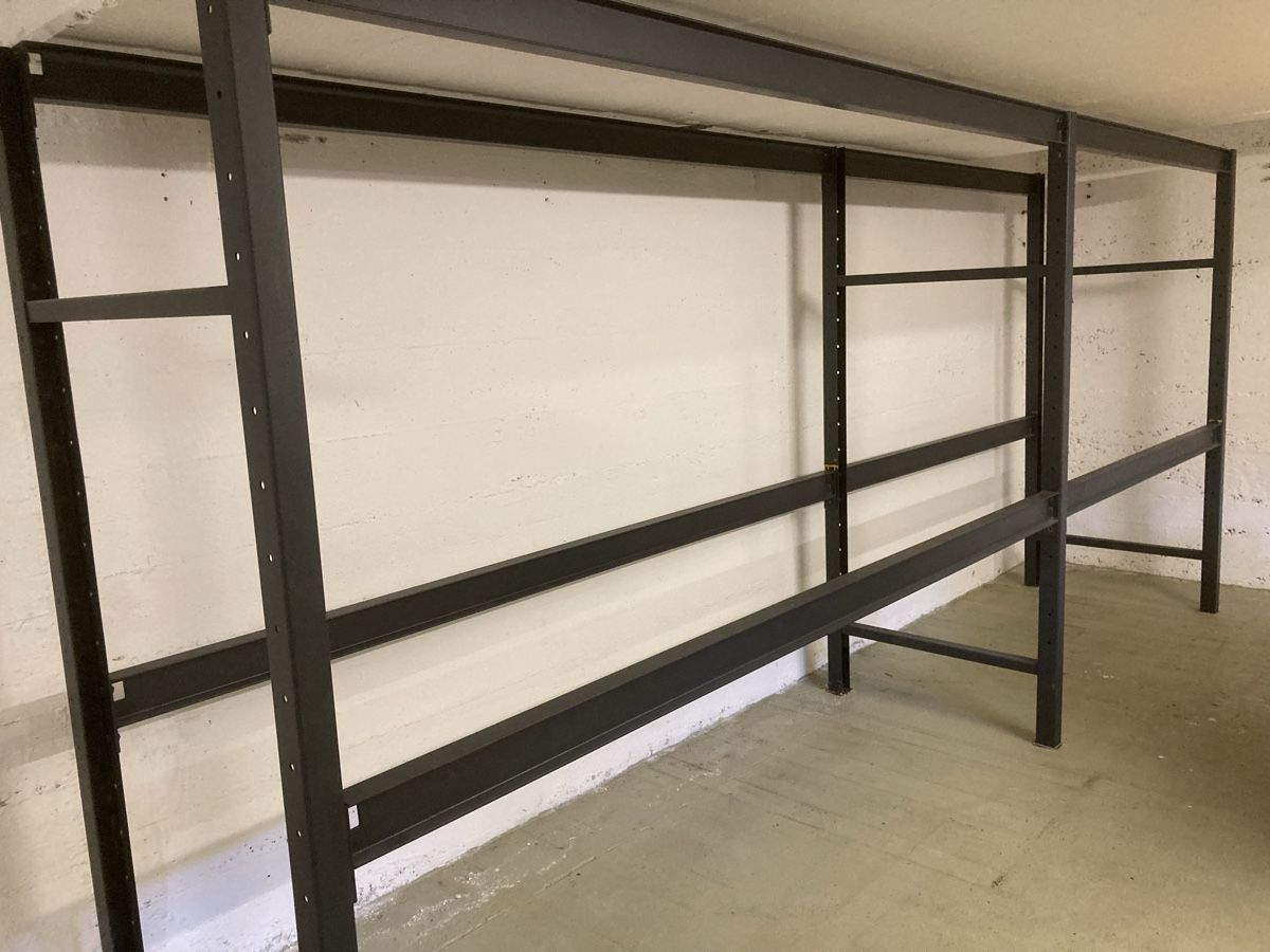 Étagères: Palettengestell geschraubt  – D'occasion à Uerkheim par Dealer-4813