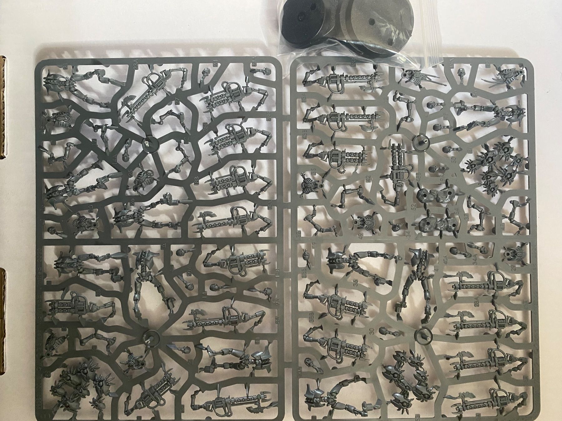 Kit di modellismo & Modellini statici: Warhammer 40k Necrons – Usato da Arlesheim venduto da jul_m9l5 5