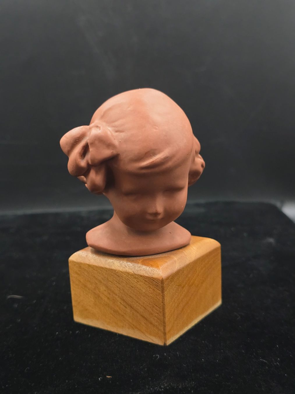 Sculture & Statue: Mädchenkopf Ton auf Holzsockel – Usato da Rorschacherberg venduto da snOOpydOg11 7