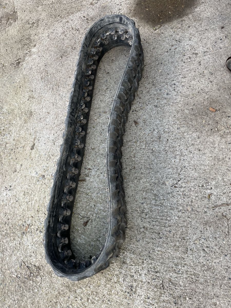 Accessori per altri veicoli: Baggerraupe Bridgestone 230x42x72FP – Usato da Oetwil am See venduto da Batschel 3