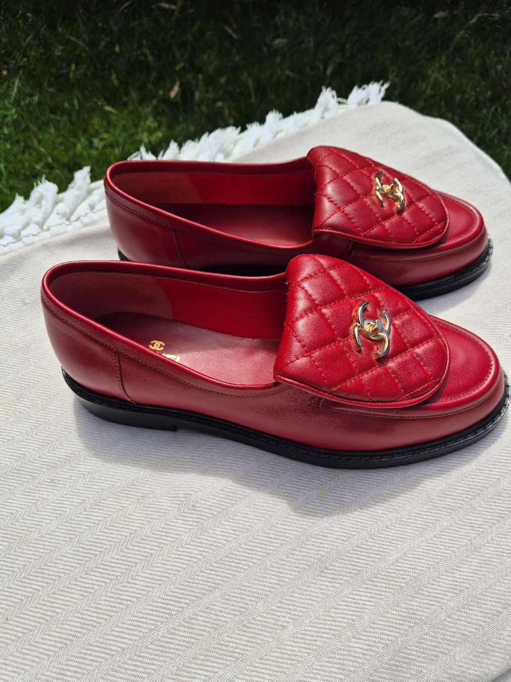 Chanel Scarpe da donna: Chanel Loafers Leder Rot  – Nuovo (secondo la descrizione) da Küsnacht ZH venduto da purkale 1