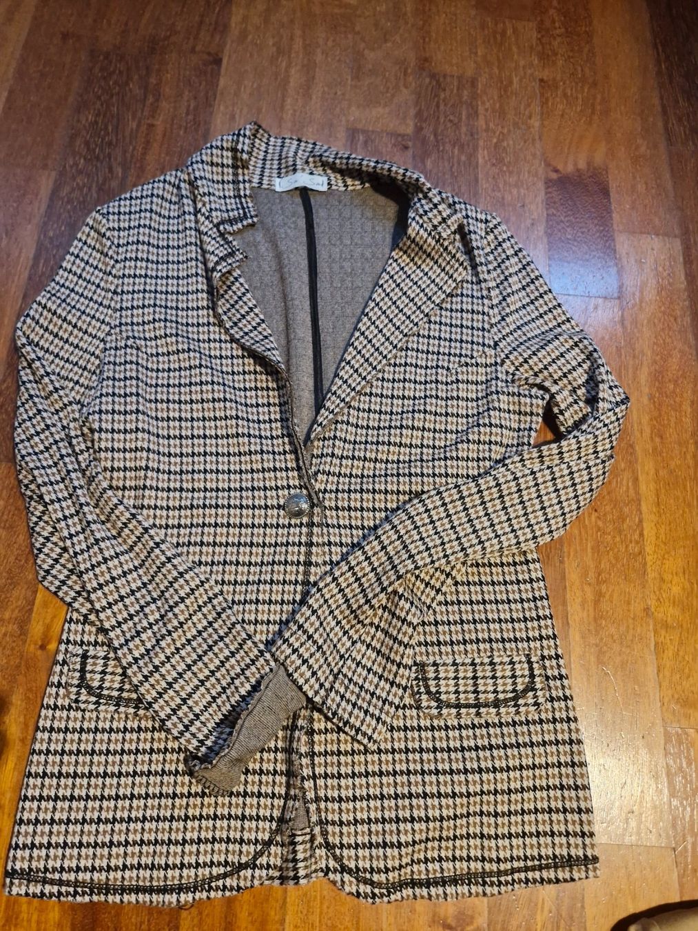 Kleiderpakete: 2 Blazer 1 Top 1 Pullover – Gebraucht aus Neuheim von roue 1
