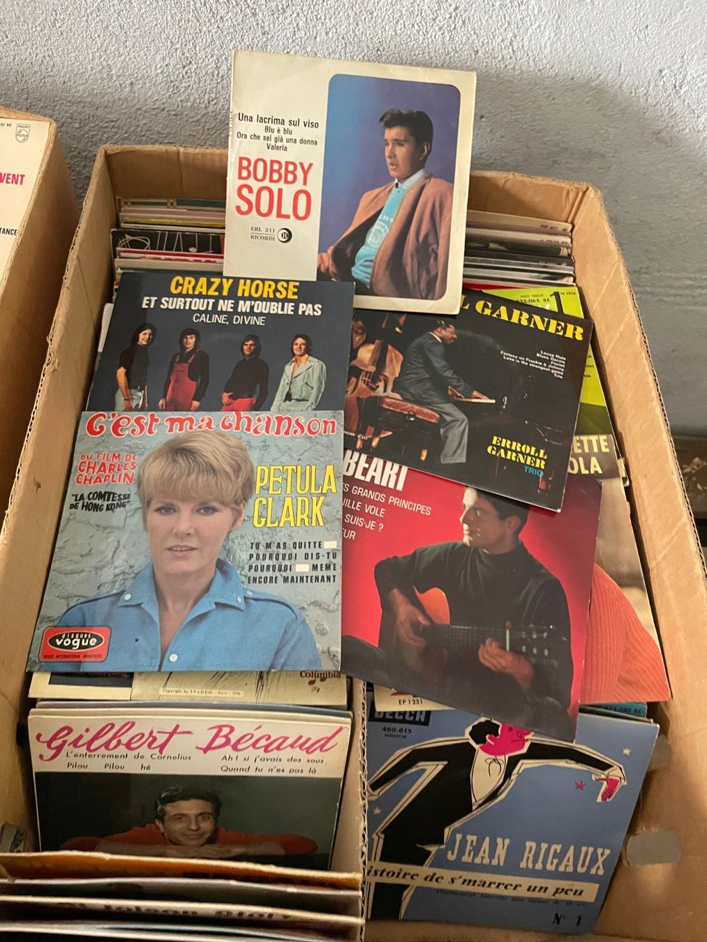 Schallplatten: 2 cartons de disque vinyle 45 t a 4 titres – Gebraucht aus La Croix (Lutry) von netrajet 6