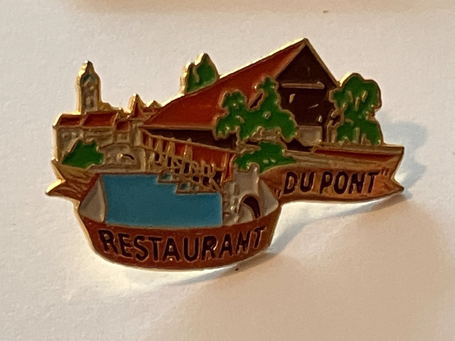Placchette & Badge: 1 Pin Restaurant du Pont – Usato da Basel venduto da djwwpp