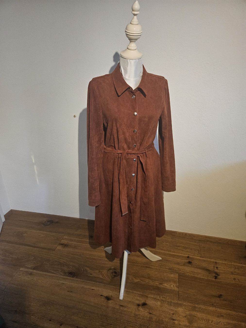 C&A Vestiti: Trendiges Kleid in Wildlederoptik, Grösse 40 – Usato da Bern venduto da TroeS