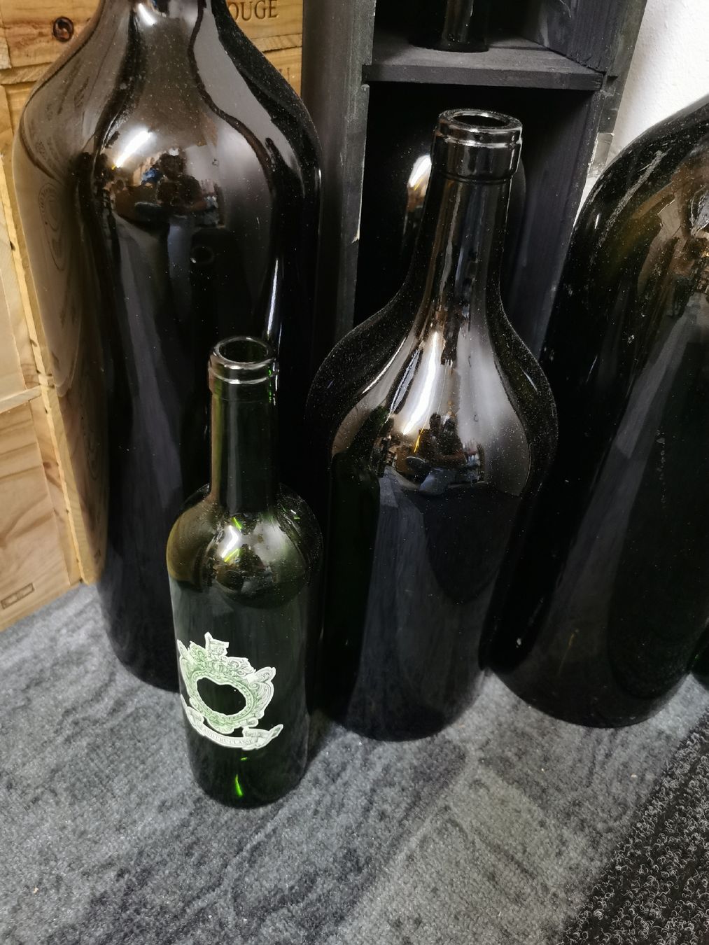 Verres, cruches & bouteilles: 7x dekorative Weinflaschen  – D'occasion à Wetzikon ZH par Tothart 1
