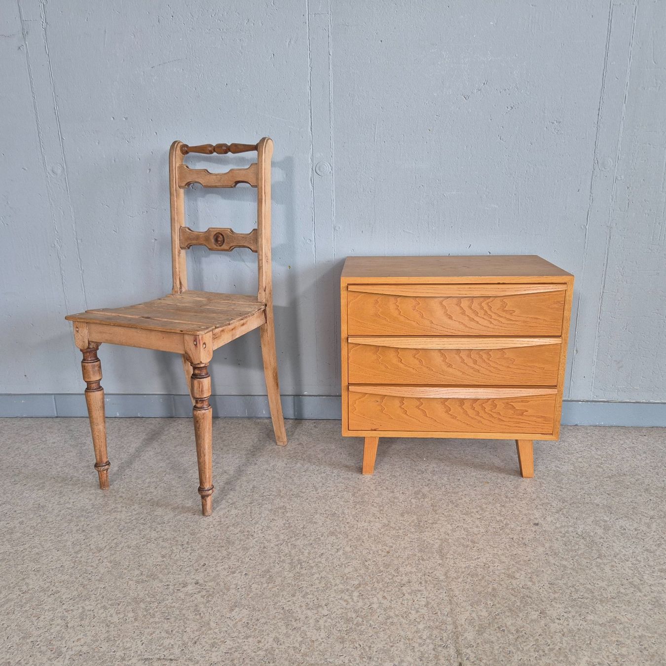 Victoria Möbel Tables de nuit: Victoria Möbel Night-Stand Nachttisch Schubladenkommode – D'occasion à Nottwil par Wondewa-Shop 1