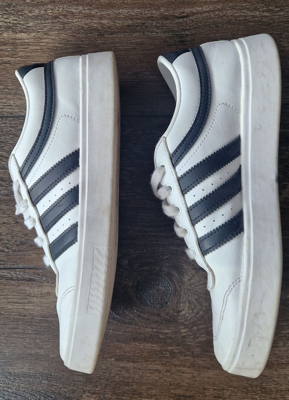 Adidas Scarpe da uomo: Adidas Sneaker Weiss Schwarz Grösse 40.5  – Usato da Frutigen venduto da zurbrueggli 2