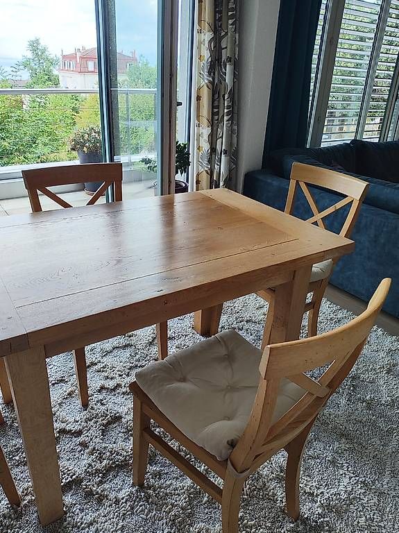 Set de table et chaises: Table et chaises en chêne massif naturel – D'occasion à Lausanne par fbe_m7n7 1