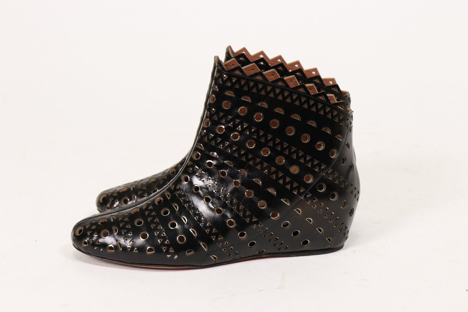 Alaia Damenschuhe: Azzedine Alaïa Schwarz Stiefeln - Gr.37 – Gebraucht aus Hombrechtikon von BAZ-Vintage
