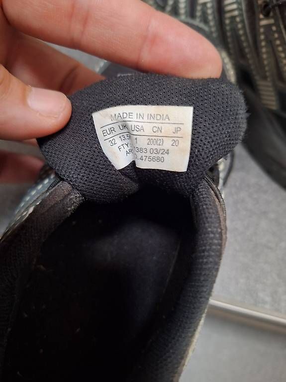 Chaussures garçon: Kinder Trekkingschuhe Salamon Grösse 32 – D'occasion à Etziken par v.z 2