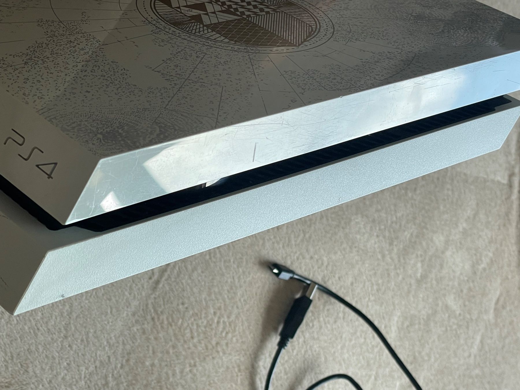 Sony Consoles: Sony PlayStation 4 Destiny Edition + 2 Controller & 4 Spiele – D'occasion à Niederwangen BE par m_s13 6