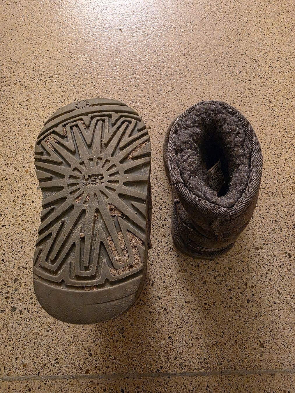 Ugg Scarpe per ragazzi: UGG Winterstiefel Grösse 22.5 – Usato da Zürich venduto da Allek 2