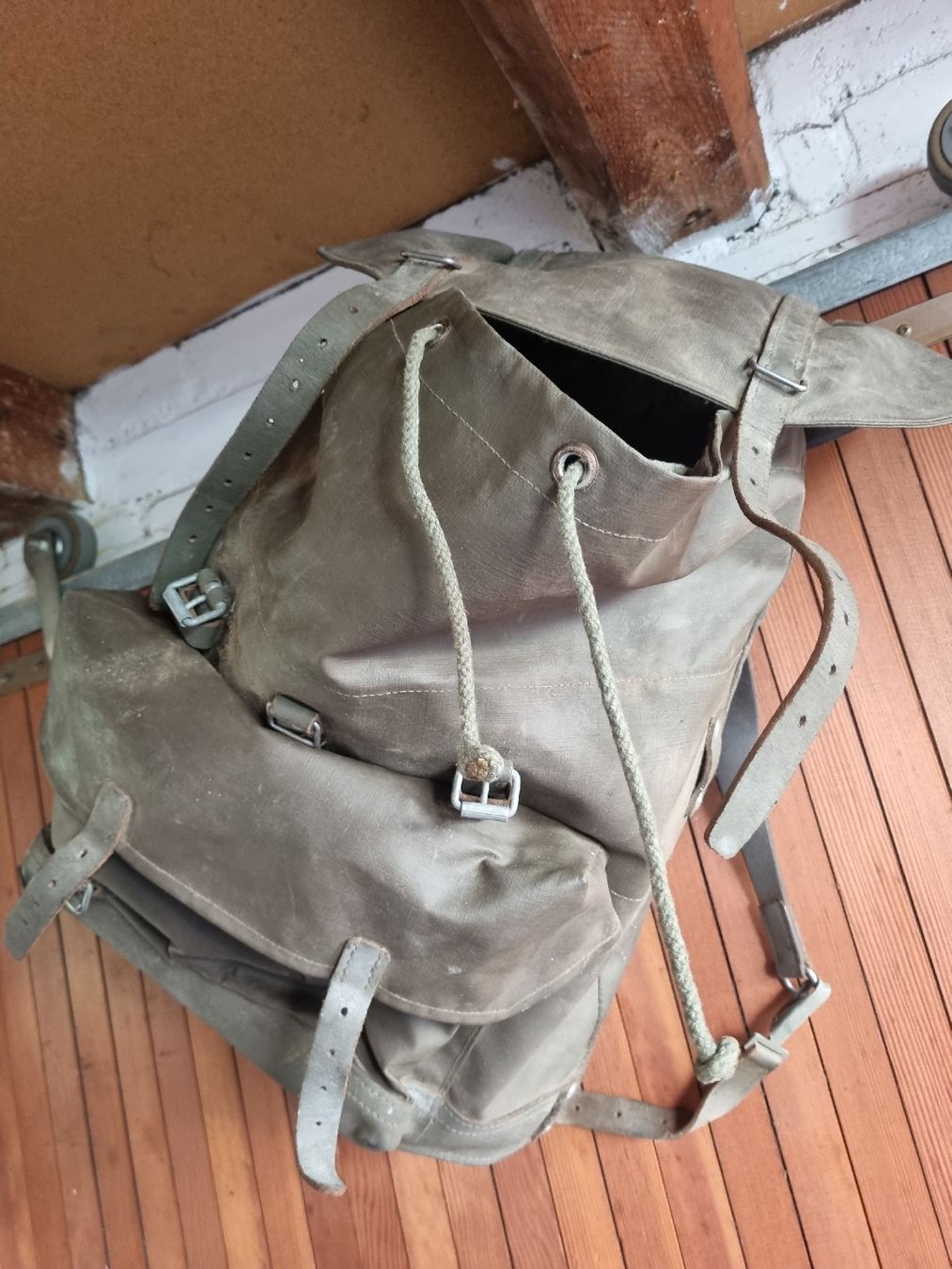 Schweizer Armee Zaini: Rucksack und Kleidersack Schweizer Aarmee – Usato da Döttingen venduto da Mrjoe