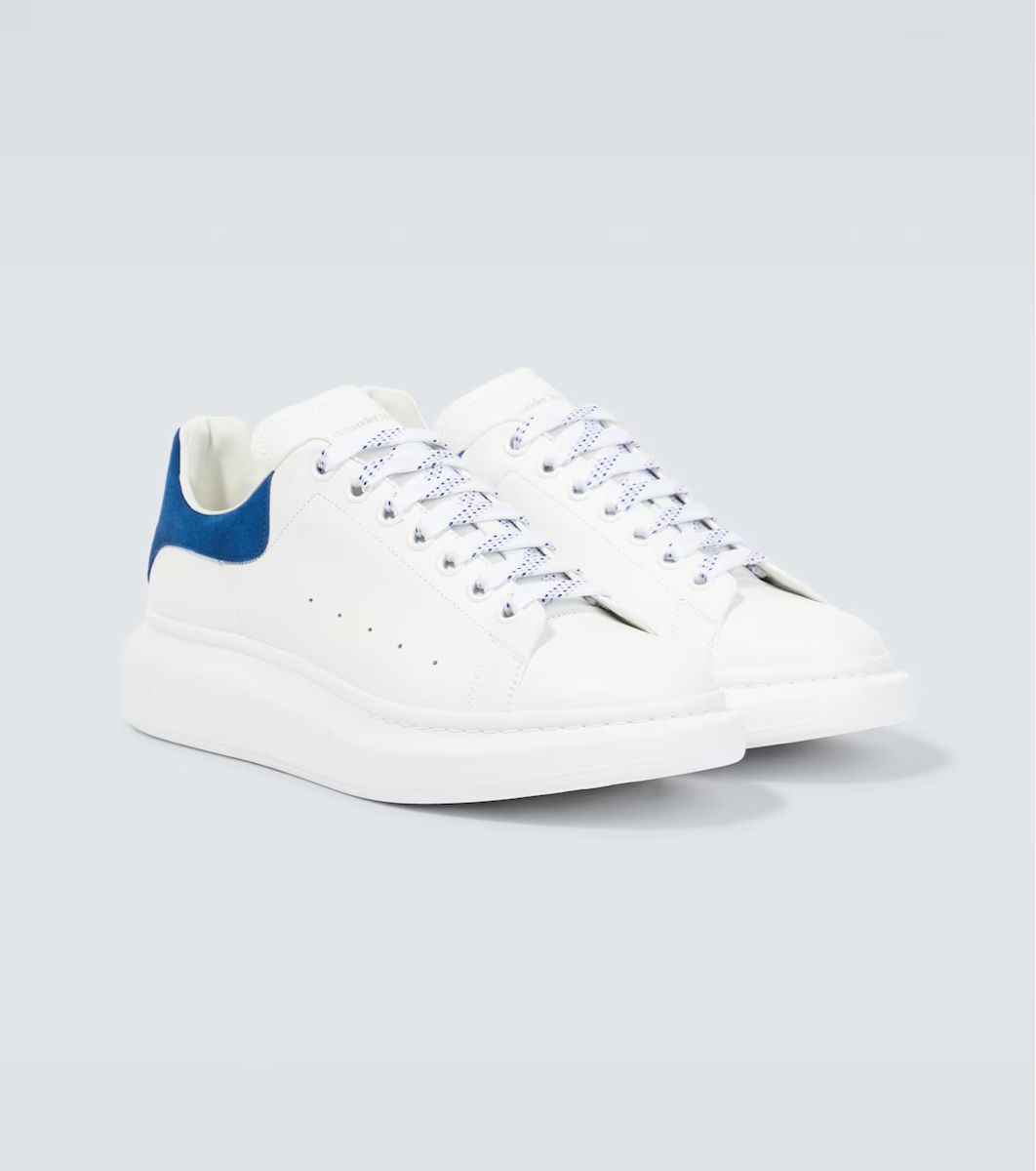 Alexander Mcqueen Chaussures femmes: Alexander McQueen Oversized Sneakers White Blue – Défectueux à Basel par Harper.G 1