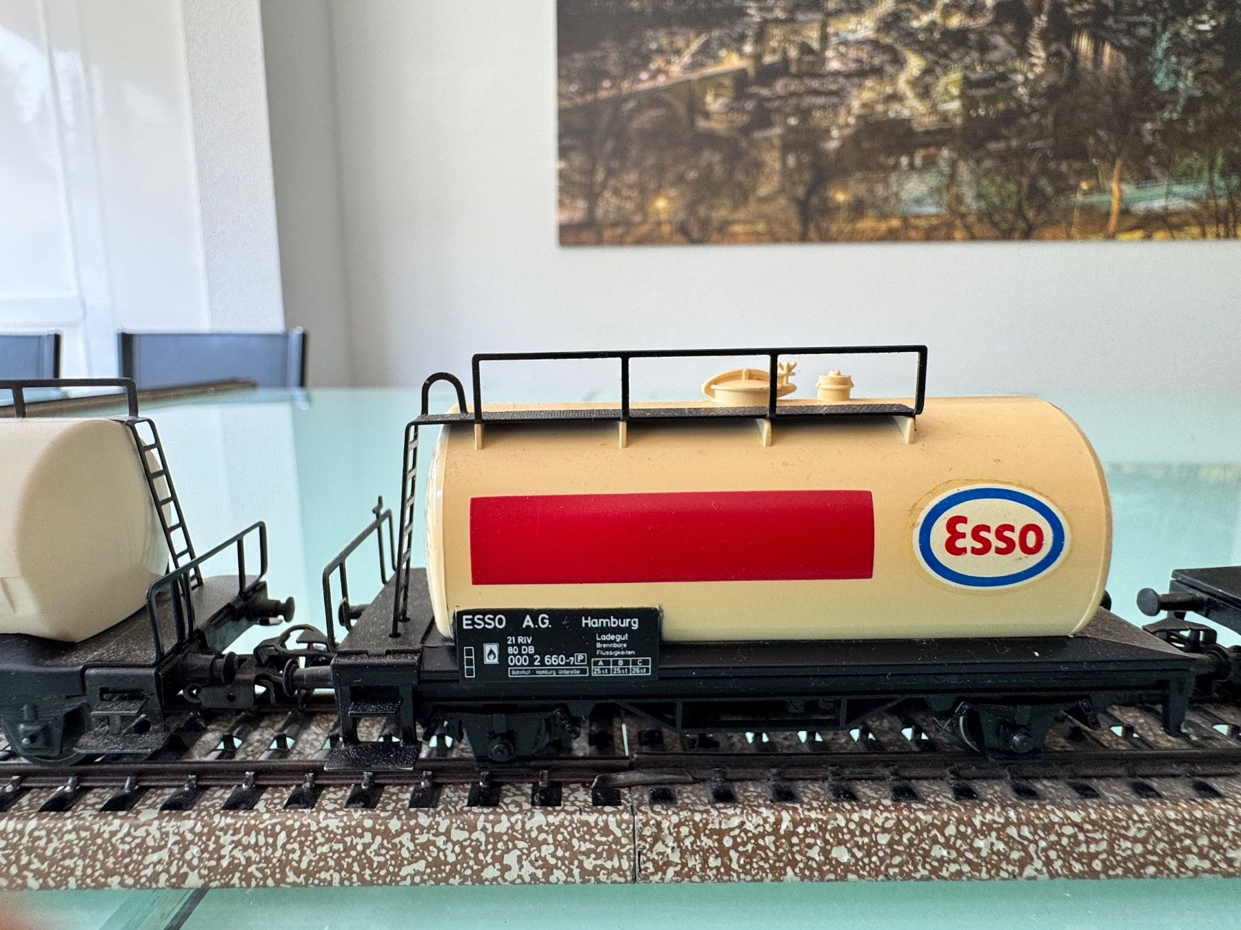 Märklin Modelleisenbahnen: 5 Kesselwegen Esso Märklin – Gebraucht aus Köniz von Henebe 1