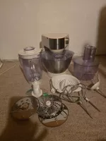 Kenwood Küchenmaschine mit Zubehör