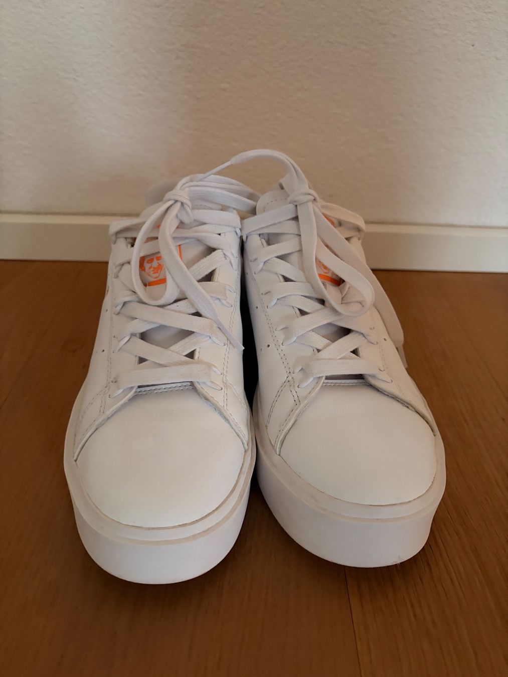 Damenschuhe: Sneaker Adidas Grösse 37 – Gebraucht aus Rifferswil von Discentra 2