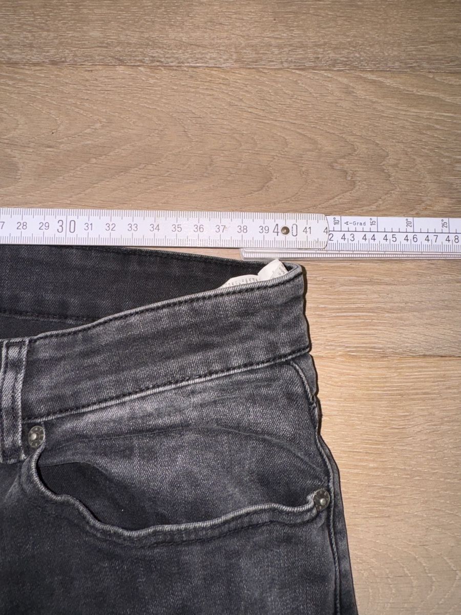Jeans: Schwarze Jeans Gr. 31/34 neu – Nuovo (secondo la descrizione) da Altdorf UR venduto da Lilelo82 2