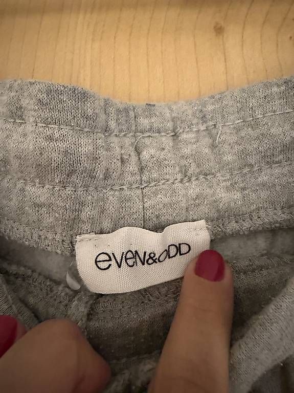 Pantaloni: Graue Jogginghose – Usato da Rorschach venduto da Tara234 2