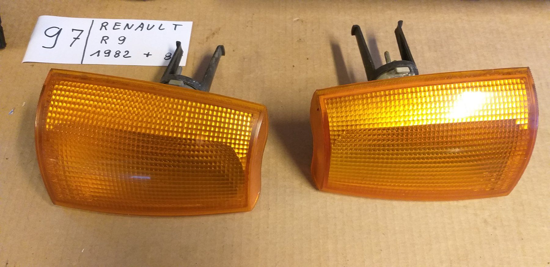 Renault Tutti pezzi di ricambio auto: RENAULT  R9  OLDTIMER  DIVERSES PIECES  /  DIVERSE TEILE – Usato da cortébert venduto da rlv 5