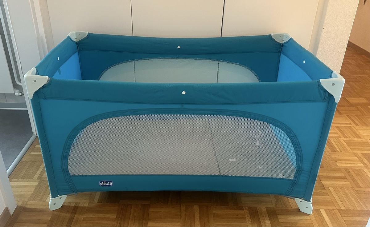 Betten: Chicco Reisebett hellblau mit Matratze – Gebraucht aus Zürich von alex124