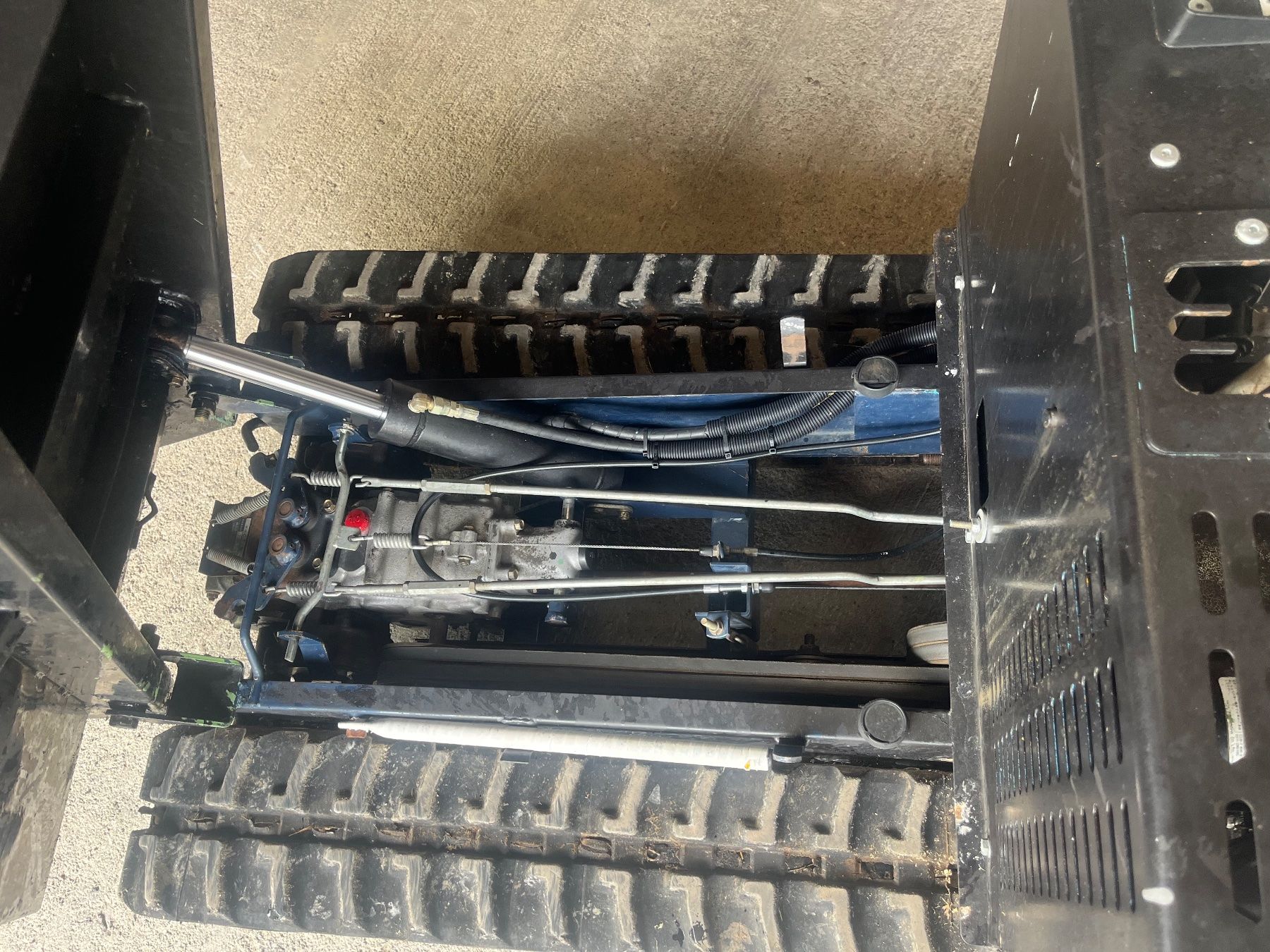 Hutter Tutte le macchine: Raupentransporter Hutter Huki – Usato da Grund b. Gstaad venduto da stafluegrund 4