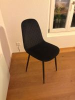 Sechs Stühle Samt schwarz gesteppt