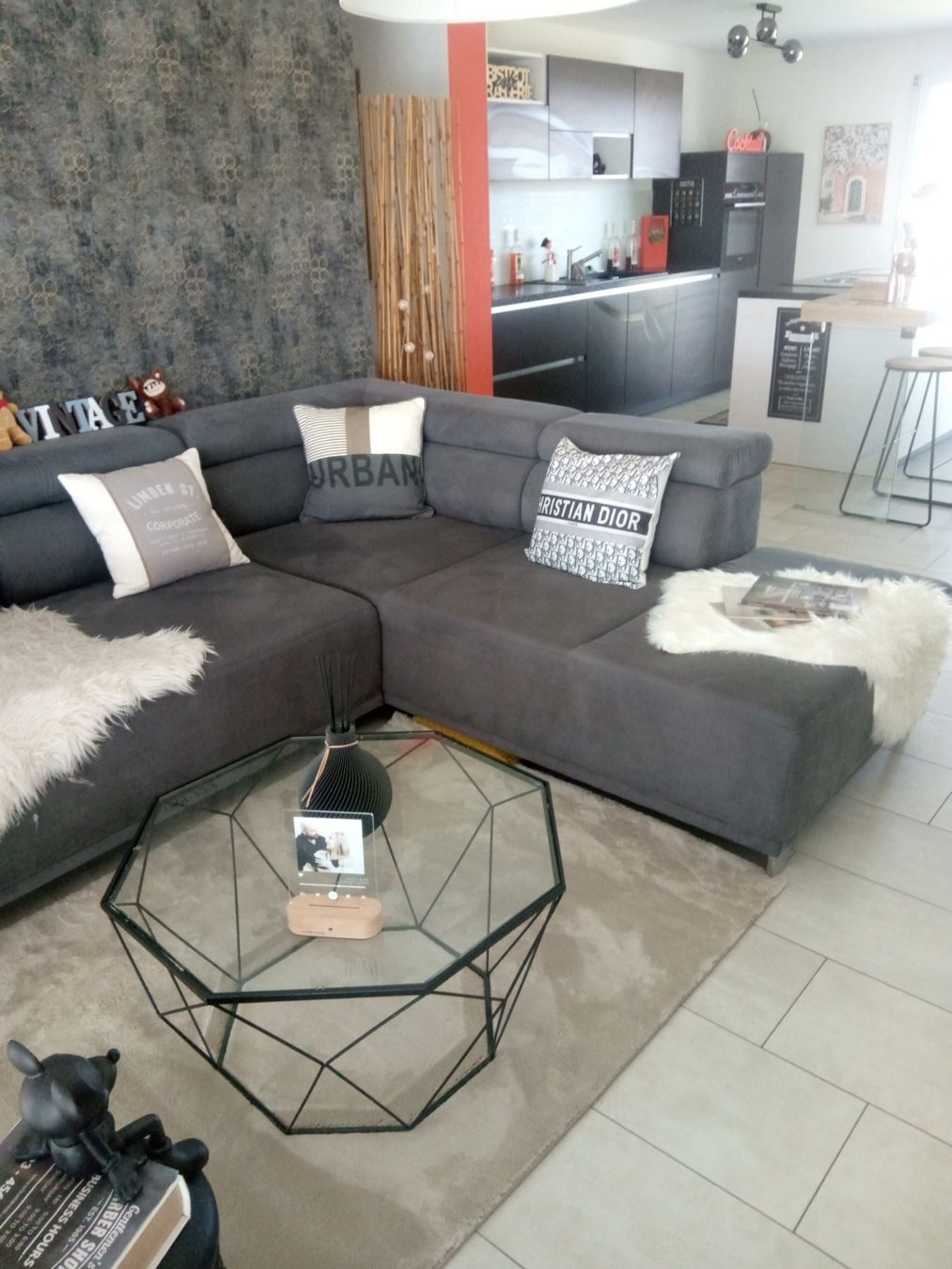 Divani: Magnifique canapé gris tendance – Usato da Colombier NE venduto da Ladym3 1