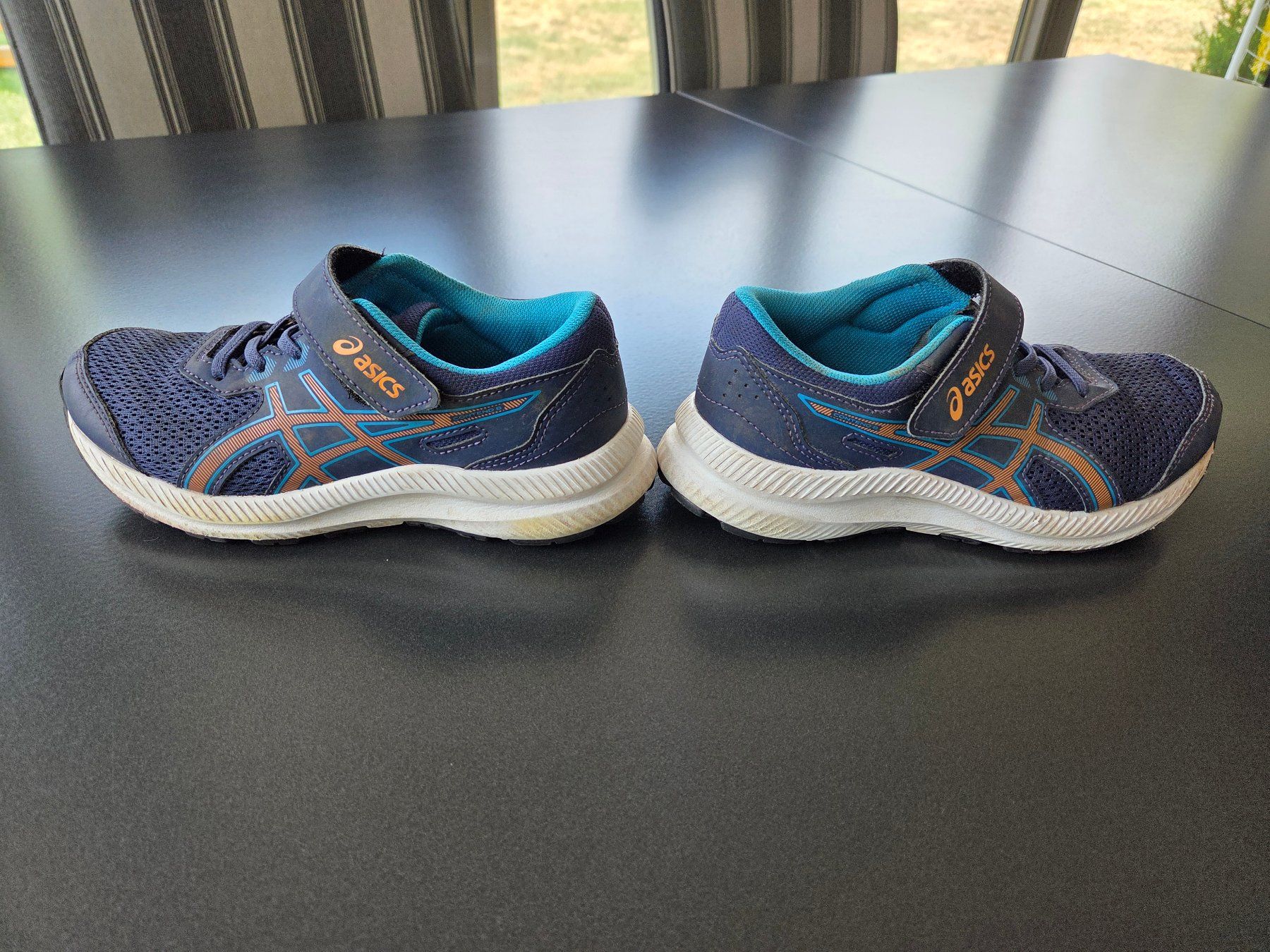 Asics Chaussures garçon: Asics Schuhe Grösse 34,5 – D'occasion à Obergösgen par schesom
