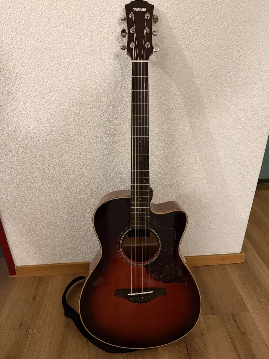Yamaha Instruments de musique: Akustikgitarre Yamaha  – D'occasion à Sennhof par donix