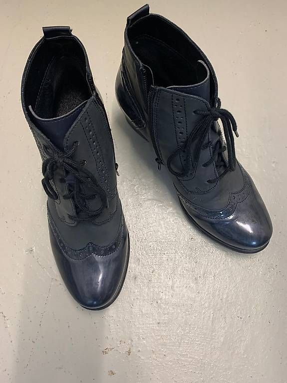 Damenschuhe: Damen Schuh Gr 37  – Gebraucht aus Gränichen von Robei