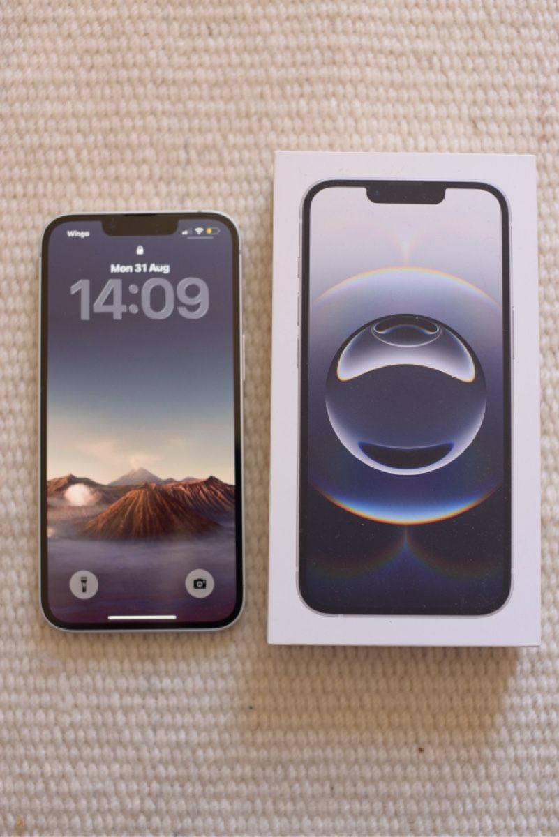 Apple Handys / Smartphones: Iphone 16e – Gebraucht aus Bern von wisemagpie 1