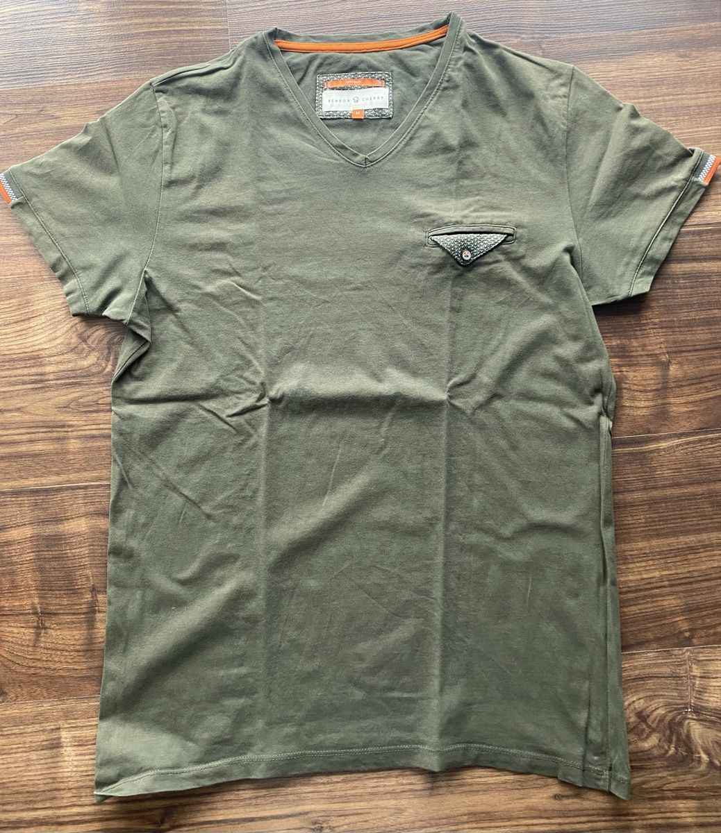 T-shirt: T-shirt BENSON CHERRY gr M – Usato da Le Noirmont venduto da Chreeba