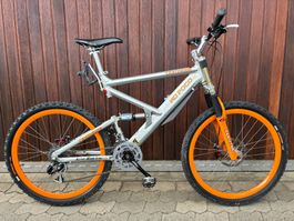 Downhill-Legende: Centurion no Pogo Pro