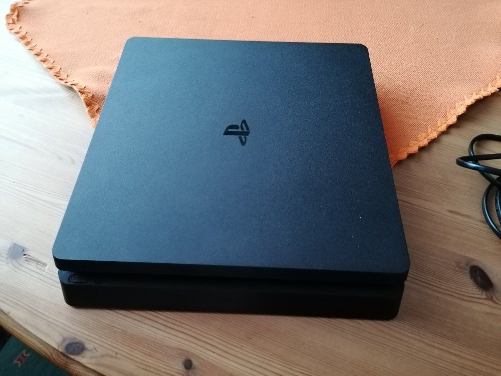 PS4 Slim | Kaufen auf Ricardo