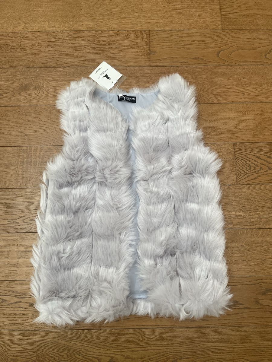 Gilets & Westen: Hellgraue Kunstfellgilet Neu – Neu und originalverpackt aus Bassersdorf von Sandy456