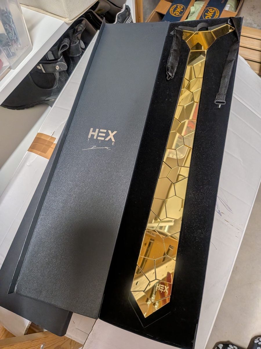 Cravatte: Krawatte Gold Hex Tie – Usato da Niederhasli venduto da 1966Italiano
