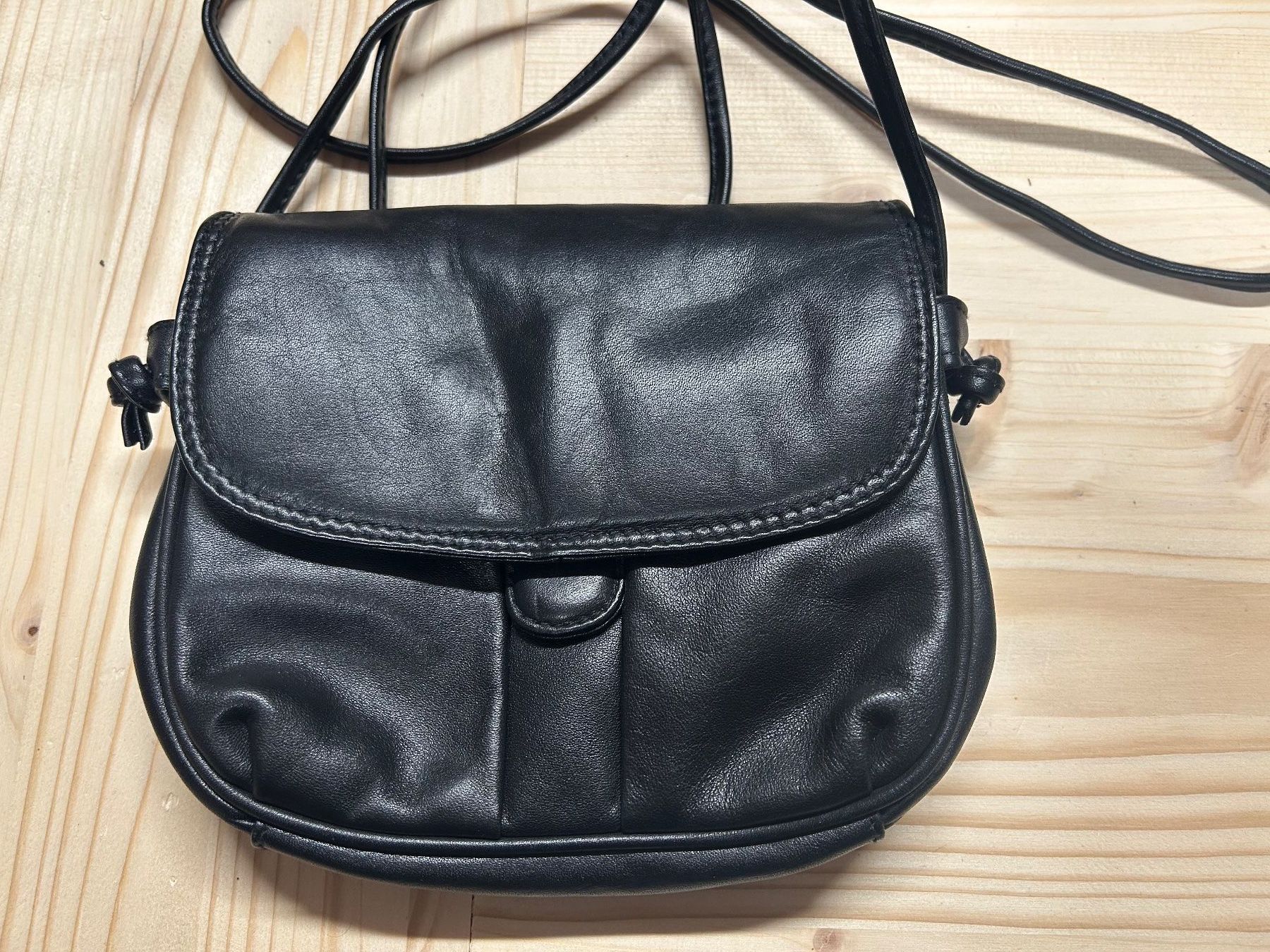Borse da donna: schwarze Handtasche – Usato da Bassersdorf venduto da Winti8406