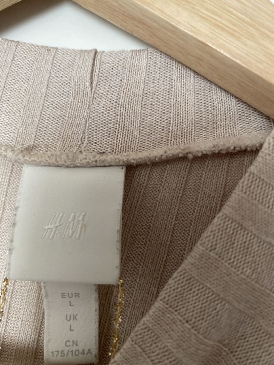 H&M T-Shirts: Damen Rippen Top beige Grösse L – Gebraucht aus Alpnach Dorf von melbb 1