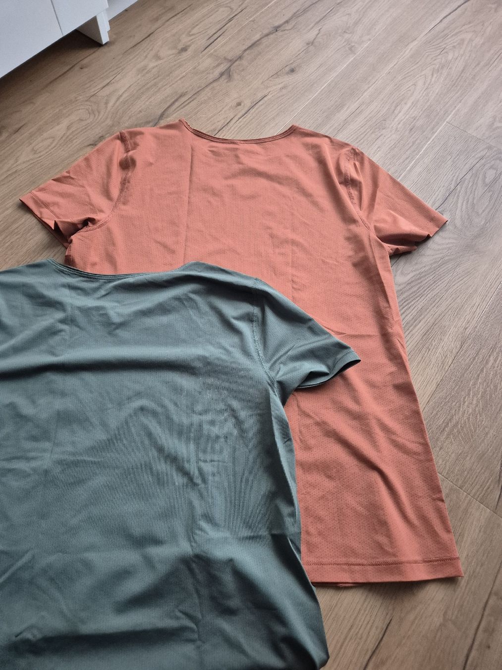 Nike Lotti di vestiti: 2 Nike Shirts Gr. L – Usato da Wil SG venduto da FionaSmile 1