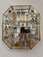 Vintage Parfüm Miniatur Sammlung in Gold Vitrine!