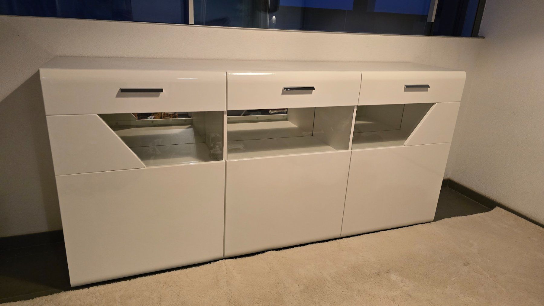 Credenze: Meuble Sideboard, Excellent état, avec miroirs – Usato da St-Sulpice VD venduto da GT3RS 1