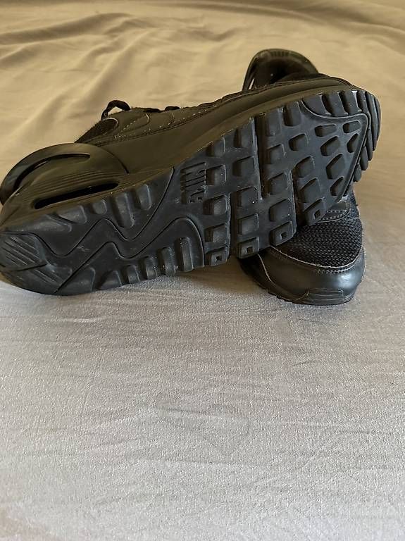 Nike Scarpe da uomo: Nike sneakers bon état taille 44 – Usato da Pully venduto da Gaveraremf 1